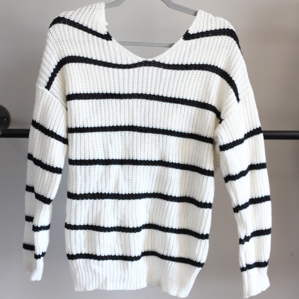 LOVE TREE, white/black stripes, size medium, sweater with V back